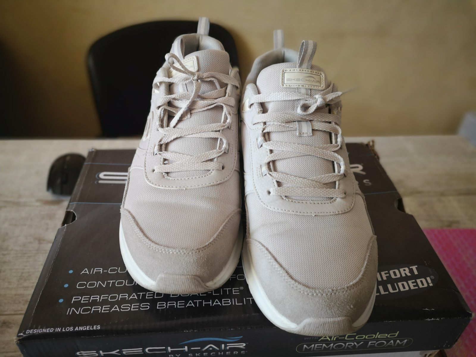 Кросівки світлі Skechers 46-й розмір