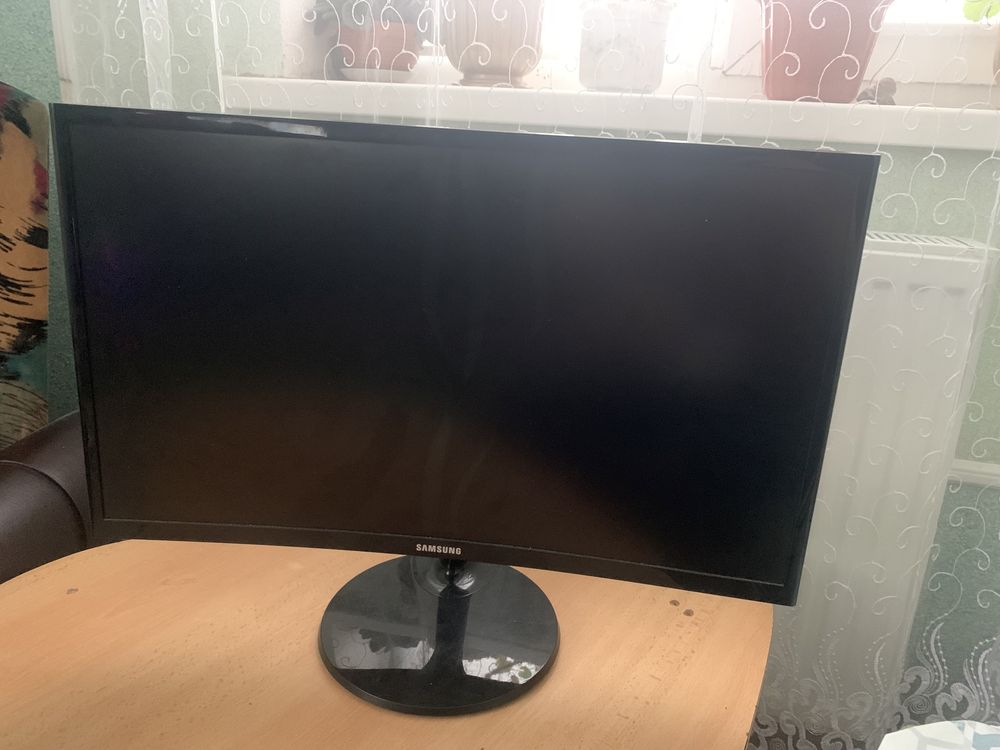 Монітор Samsung  CF390 24дюйми