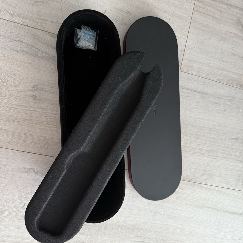 dyson airstrait etui