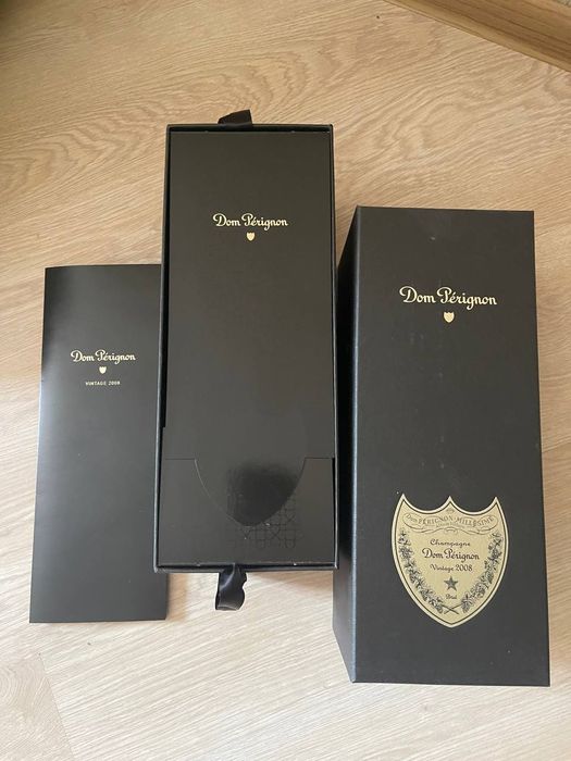 Коробка и бутылка Dom Perignon