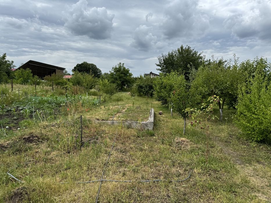 Продаж житлового будинку з землею