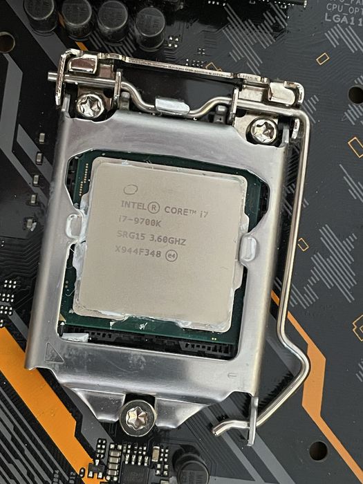 Intel Core i7-9700K, ASUS TUF Z390-PLUS GAMING, DDR4 2×8 GB