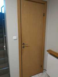 Drzwi używane Pol-skone w naturalnej okleinie z ościeżnicami