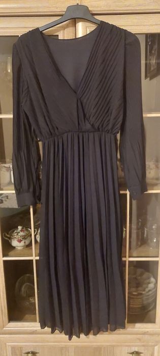 Czarna plisowana sukienka midi rozmiar L Stan idealny