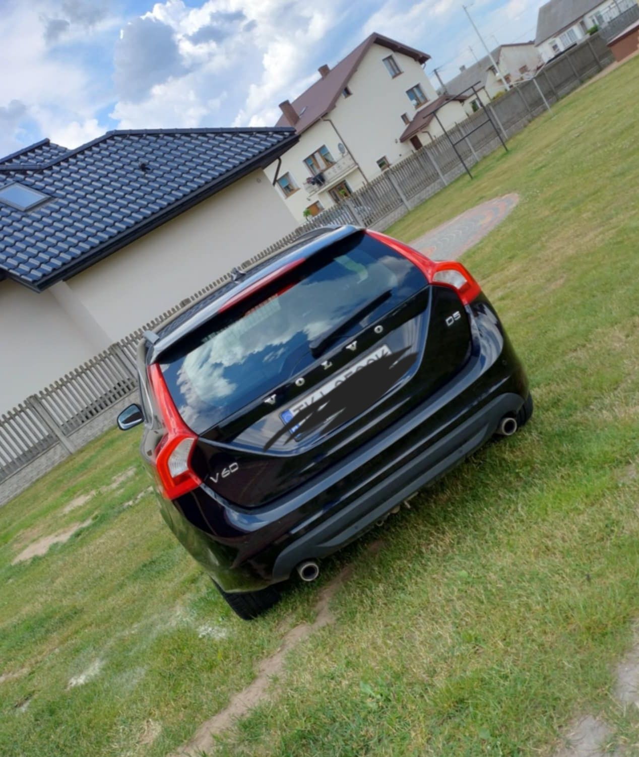 Volvo V60 D5 215PS