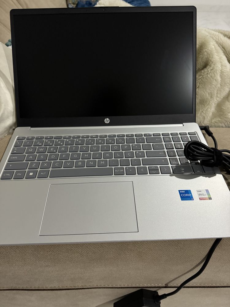 Portatil hp completamente novo 15-fd0016np