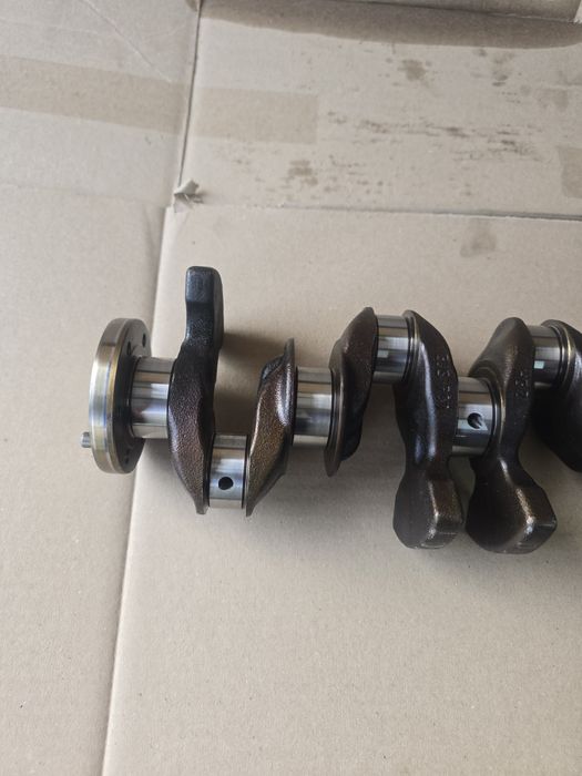 Коленвал Peugeot 207 308 3008 1.4 .1.6 vti  7534733