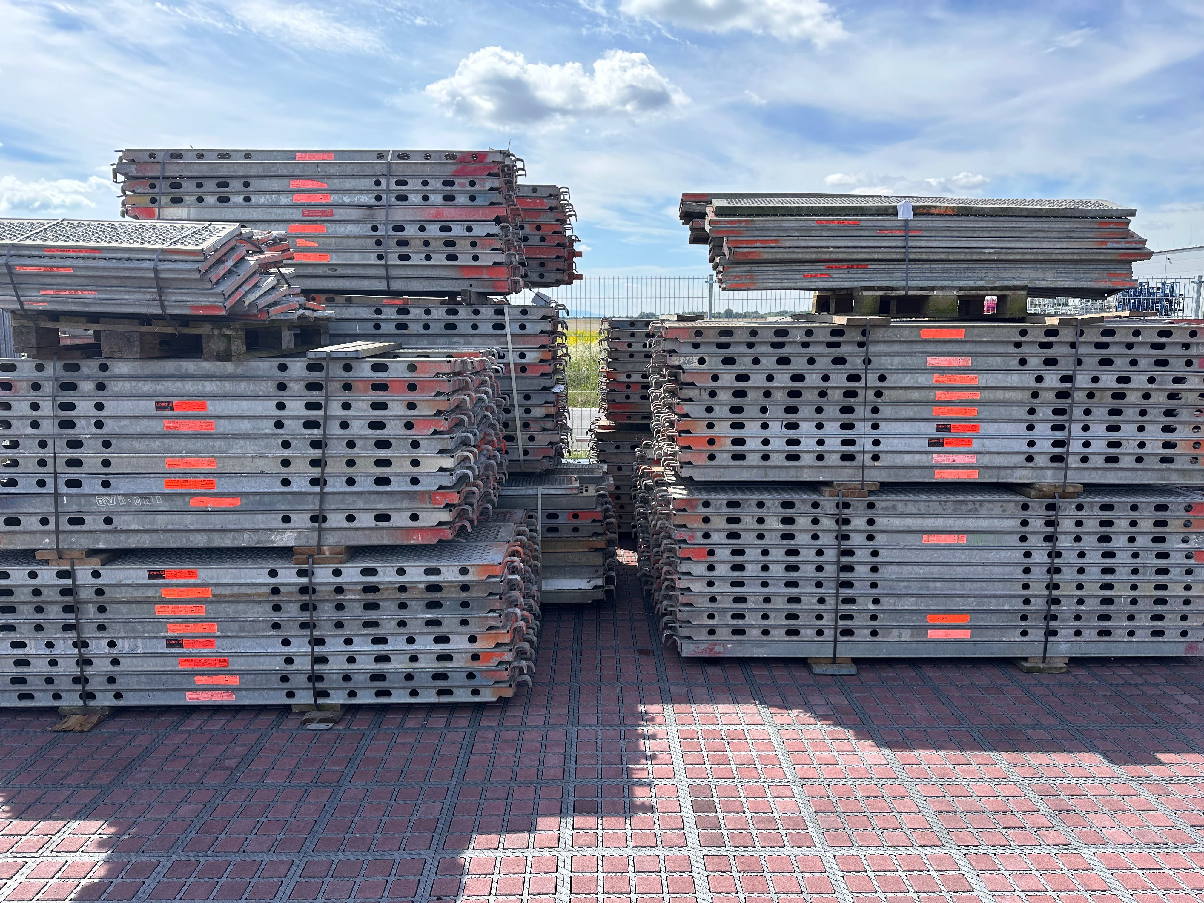 RUSZTOWANIE UŹYWANE idealnie na docieplenia ,domki 113,40 m2