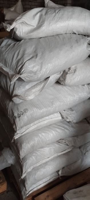 Макуха соняшникова в мішках та навалом