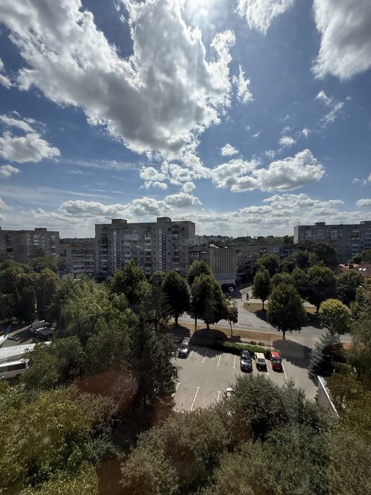 Продаж 3к квартири Молоді  33-квартал