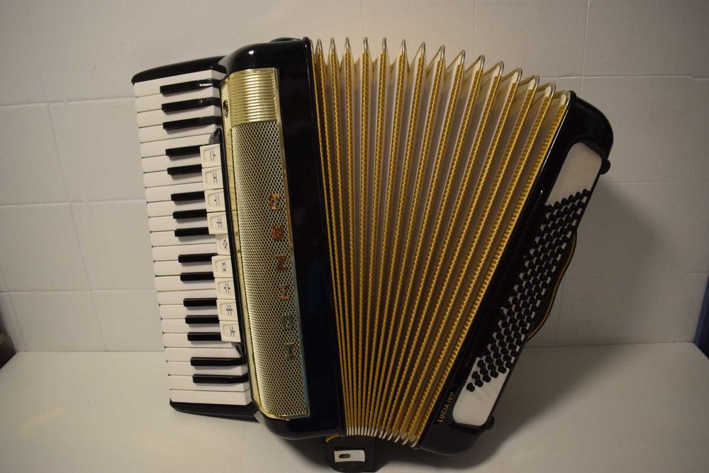 Acordeao Hohner Lucia IV P 4 Voz 96 Baixos, N.98