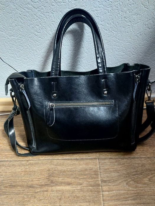 Шкіряна сумка чорного кольору