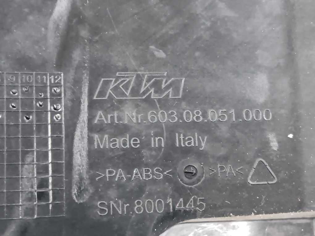 Carenagem direita do depósito KTM 1050 / 1090 / 1190 Adventure