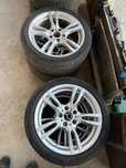 Komplet kół letnie BMW 1 2 3 4 5 z czujnikami opony stan 2x 60%225/45r18 2x30% 255/40r18 Koła letnie