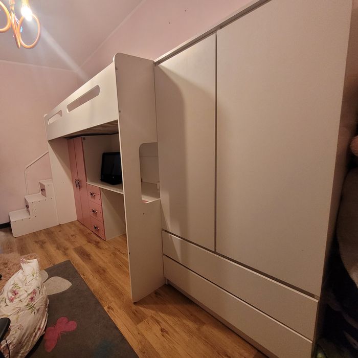 Zestaw mebli dziecięcych. Łóżko piętrowe, biurko, szafa x 2.