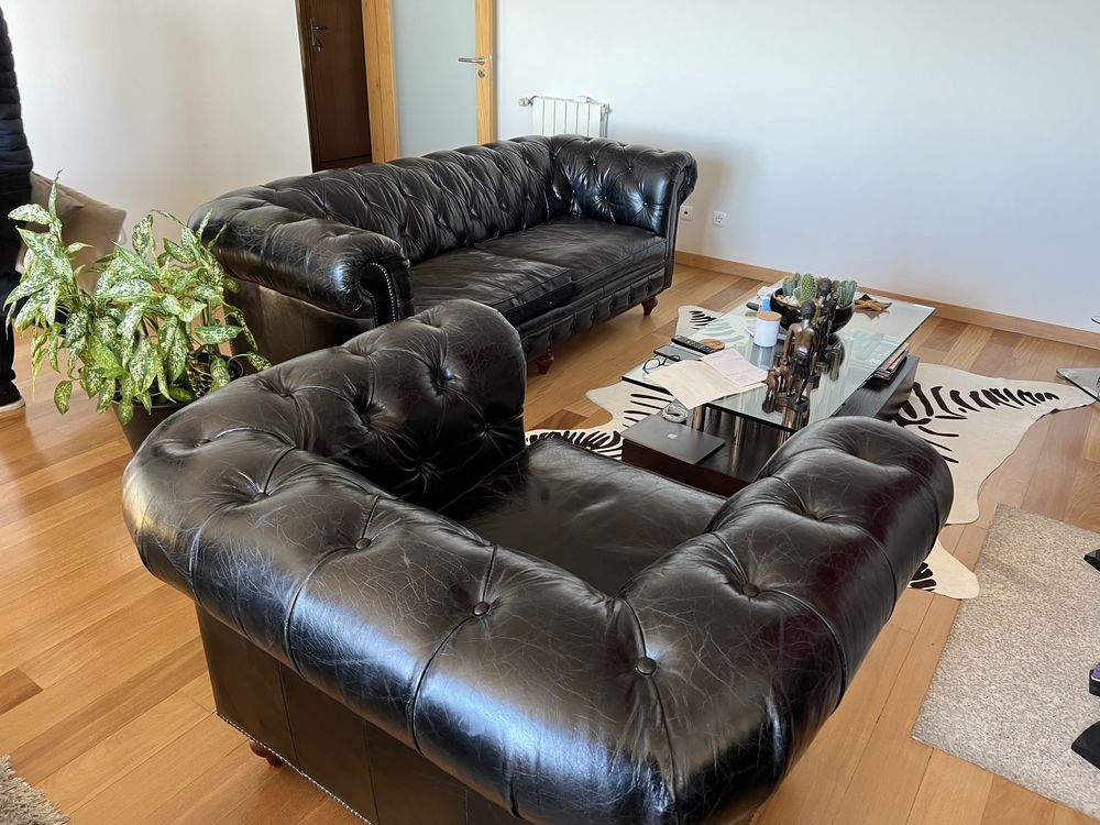 Sofa Chesterfield pele 4 lugares.