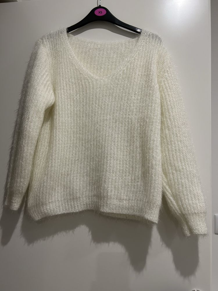 Camisola de lã cor branca