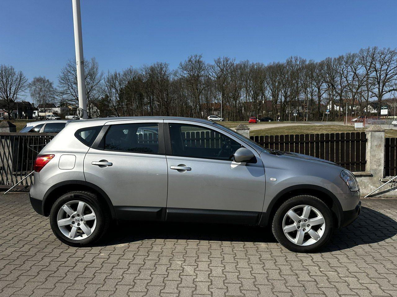 Nissan Qashqai 2,0 benzyna 141 ps automatic swieżo zarejestrowany z Niemiec