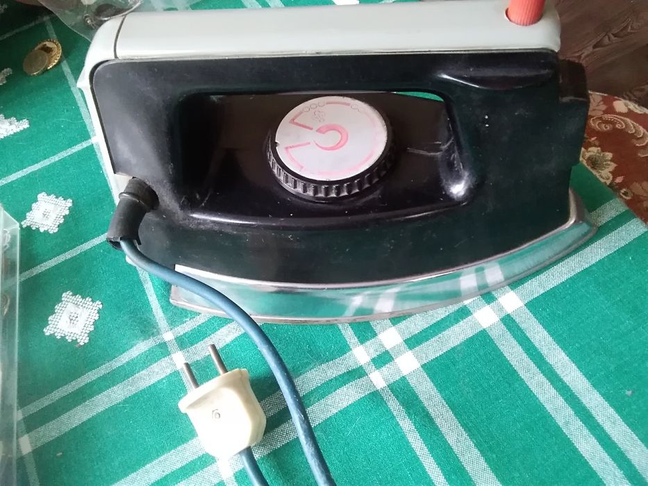 Рабочий утюг советский