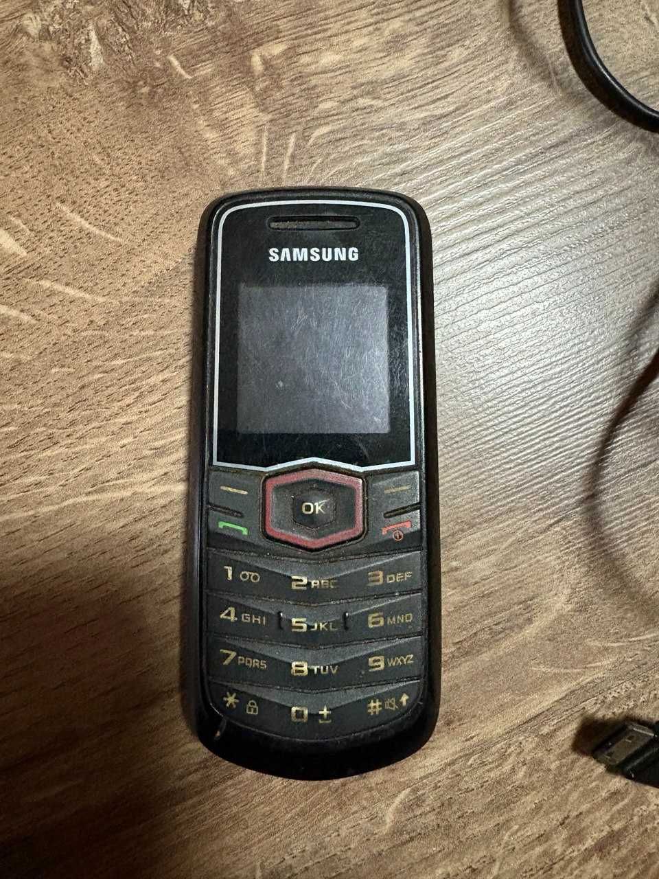Телефон кнопочный samsung E1081T самсунг