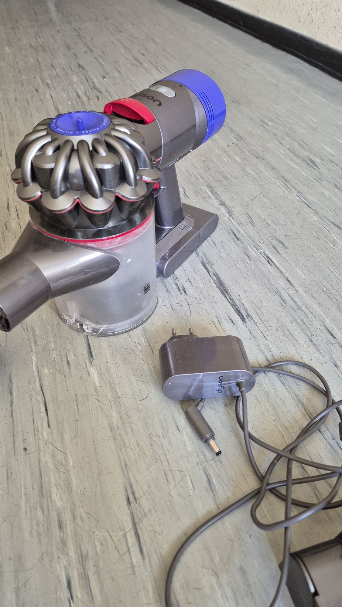 Dyson v8  odkurzacz