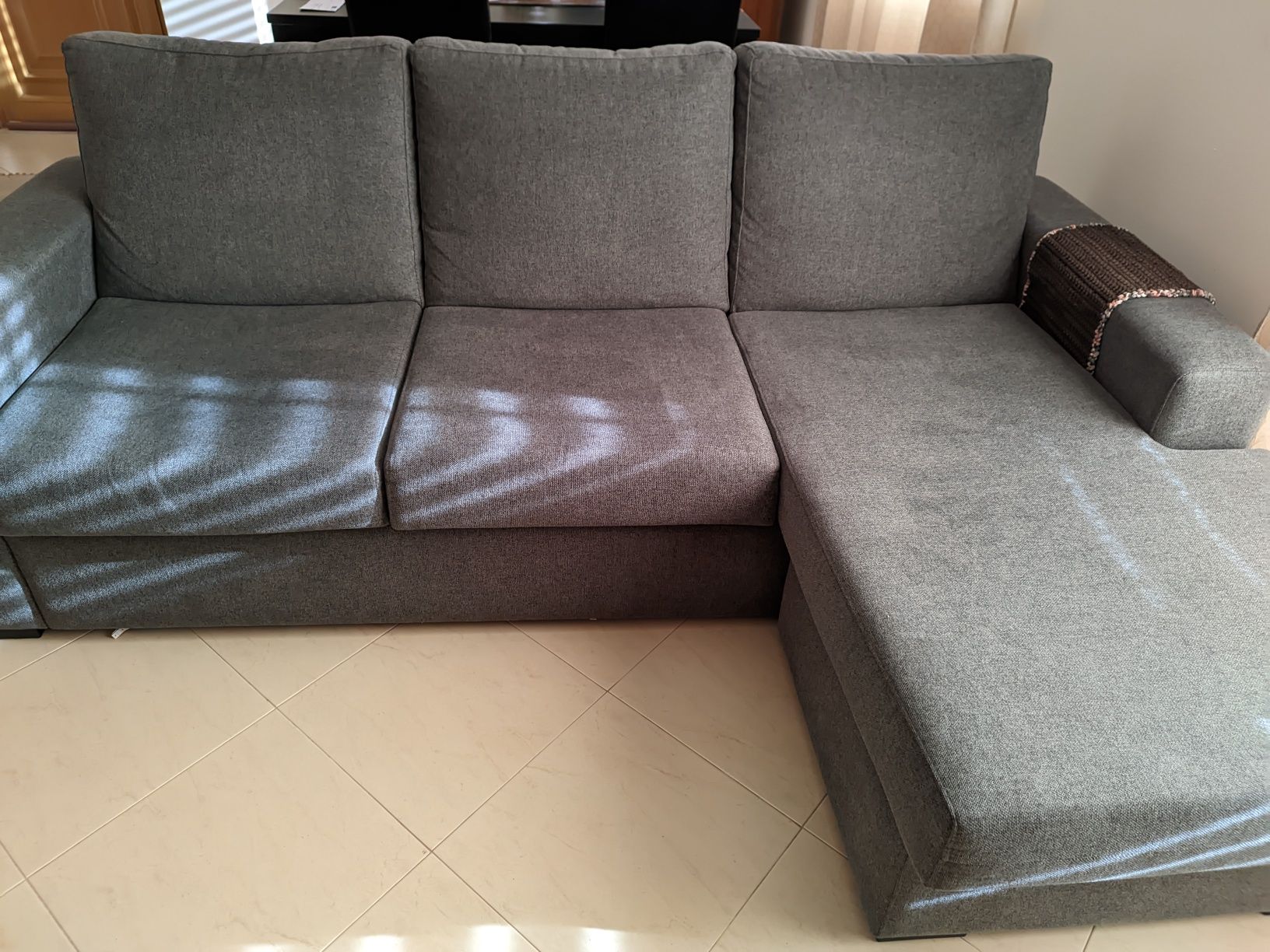 Sofá chaise long 3 lugares