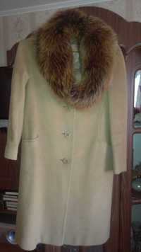Продам женское демисезонное пальто на 46-48 р