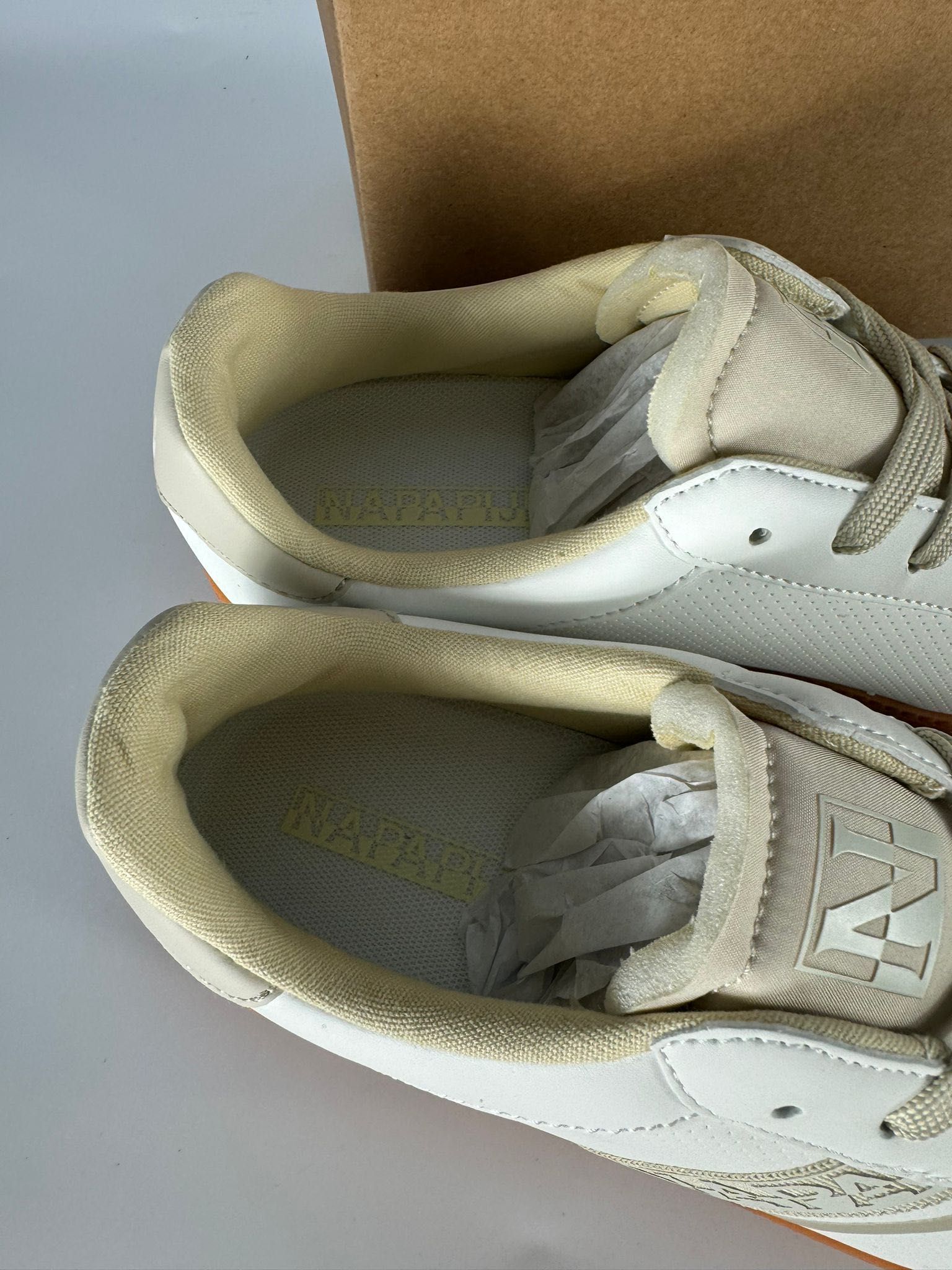 Nowe sneakersy NAPAPIJRI białe unisex 42