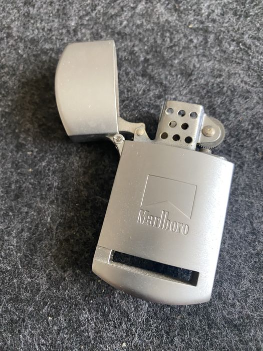 Orginalne nowe zapalniczki Marlboro i LM