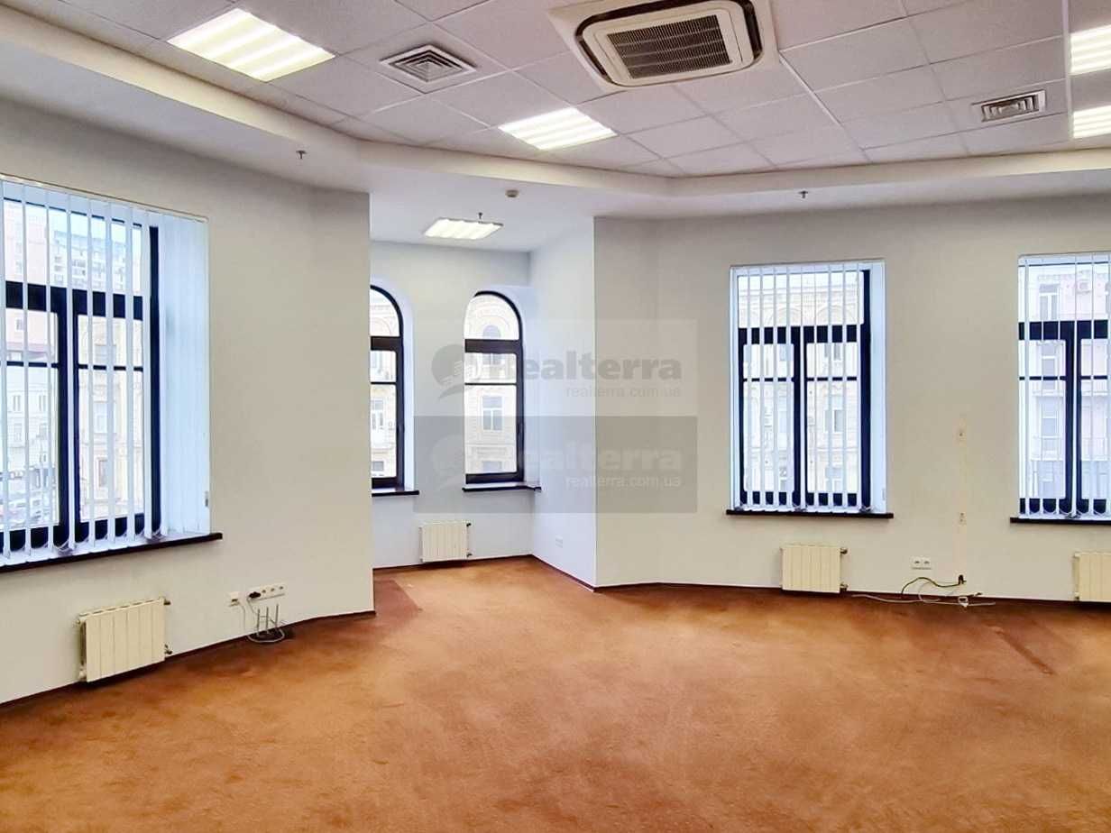Продажа помещения офис этаж Арена Сити Центр Печерск Бассейная