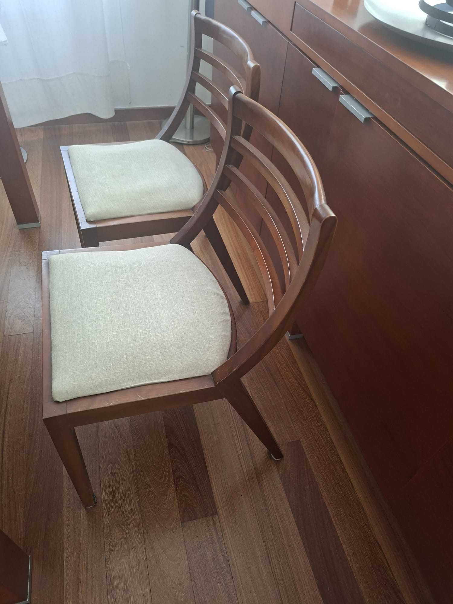 Mesa de Jantar Extensível em Cerejeira Maciça com 3 Cadeiras