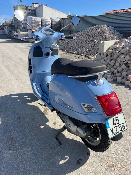 vespa GTS 300 azul