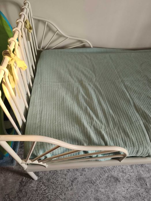 Cama Minnen extensível criança ferro branca ikea + colchão