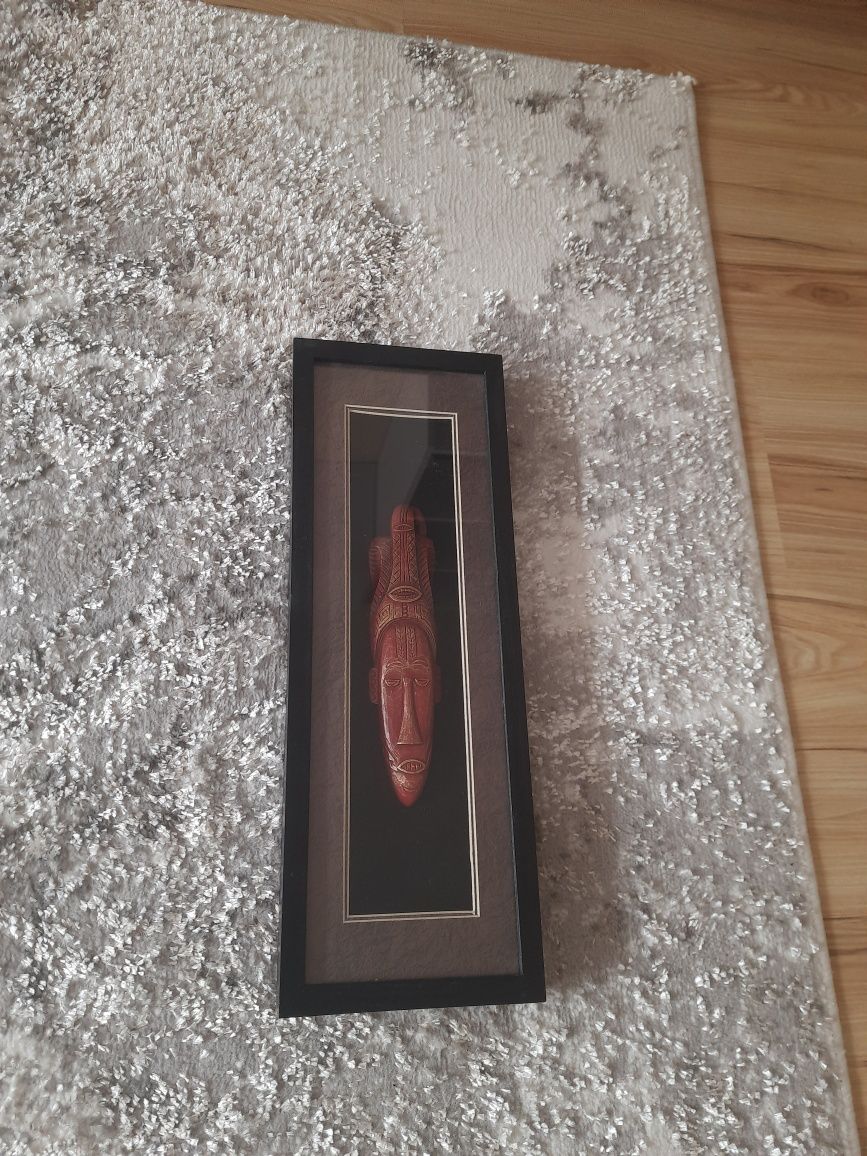 Maski afrykańskie w antyramie