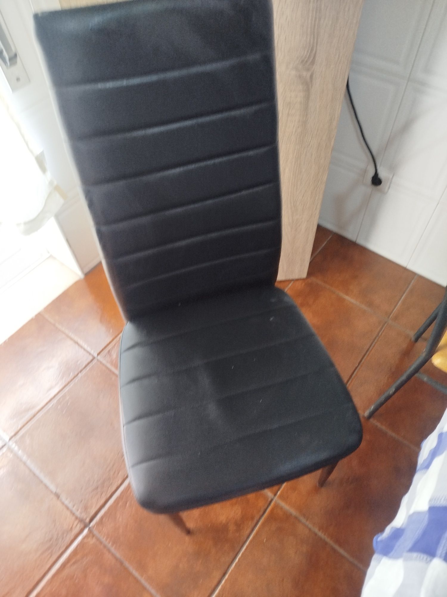 Mesa com 4 cadeiras