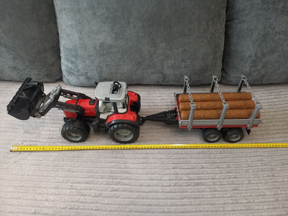 Трактор Massey Ferguson з ковшем та причіпом від Bruder