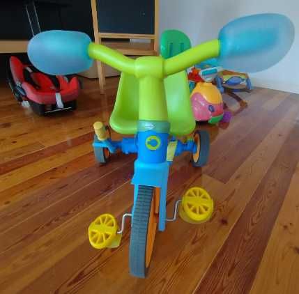 Triciclo de bebe da marca Imaginarium