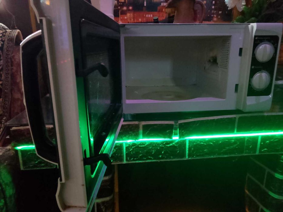 Микроволновая печь Mystery отдам срочно