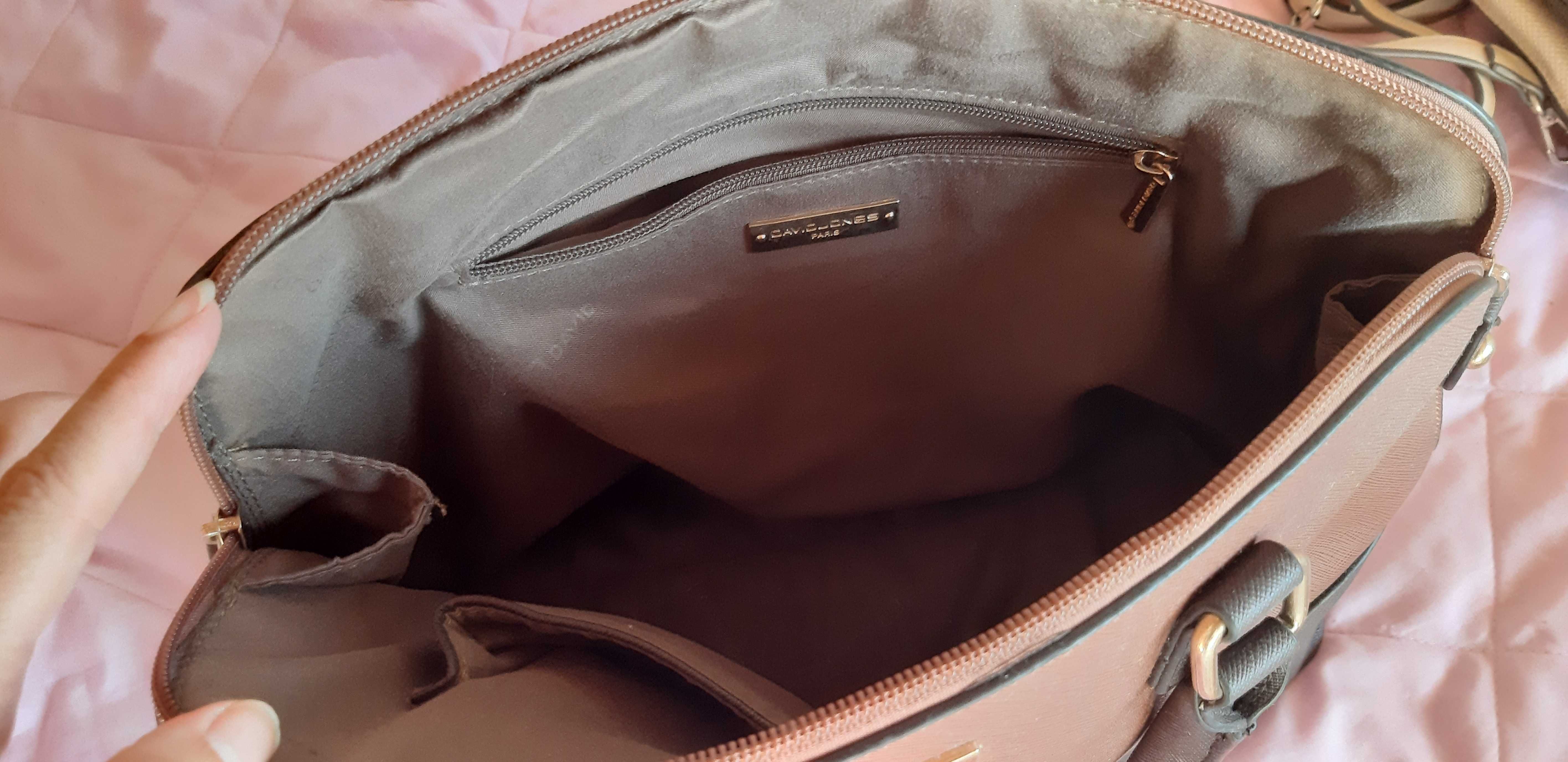 Vendo duas malas (uma tipo mochila) e uma carteira, praticamente novas