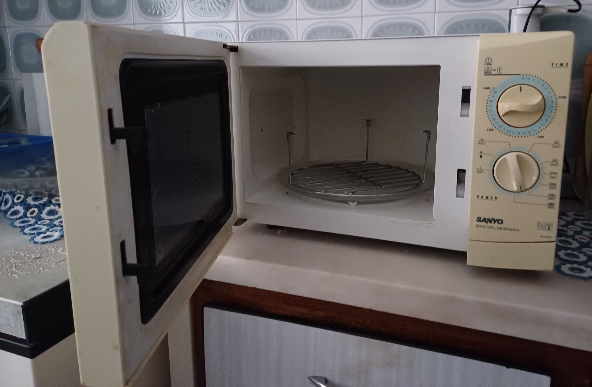 MIcroondas Sanyo 800w Grill