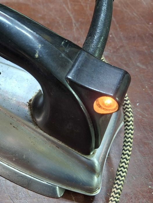 Ferro de Engomar Antigo Morphy Richards CA75