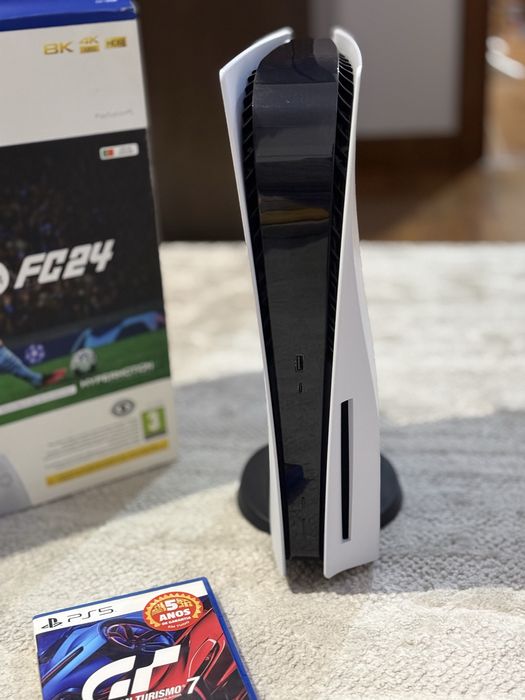 PlayStation 5 com Leitor + Caixa + Comando + GT7 – Como Nova