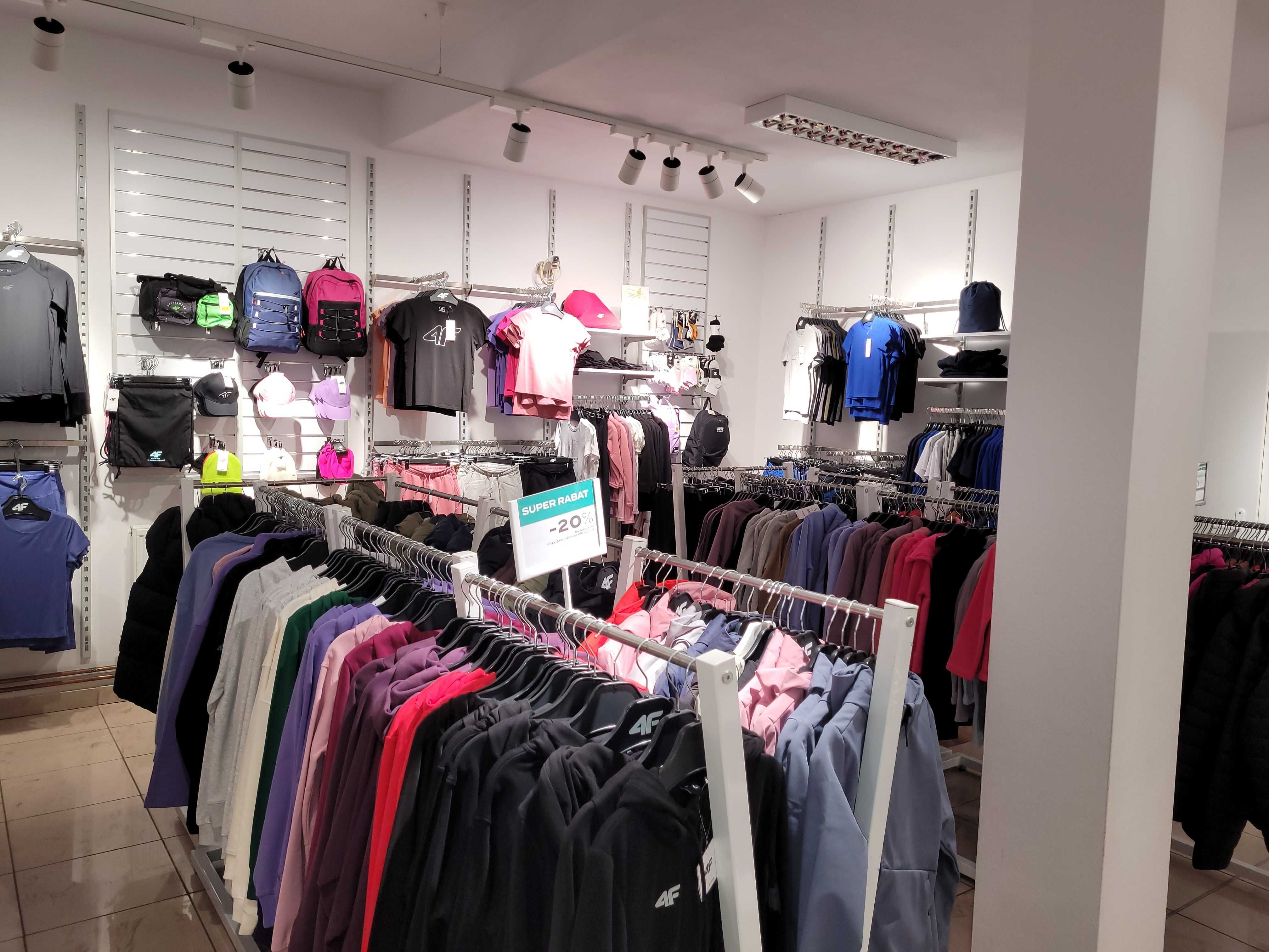 Meble ze sklepu odzieżowego 4f