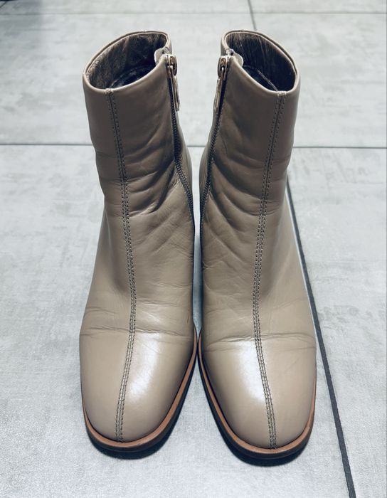 Ботильйони шкіряні бежеві Estro 37р.