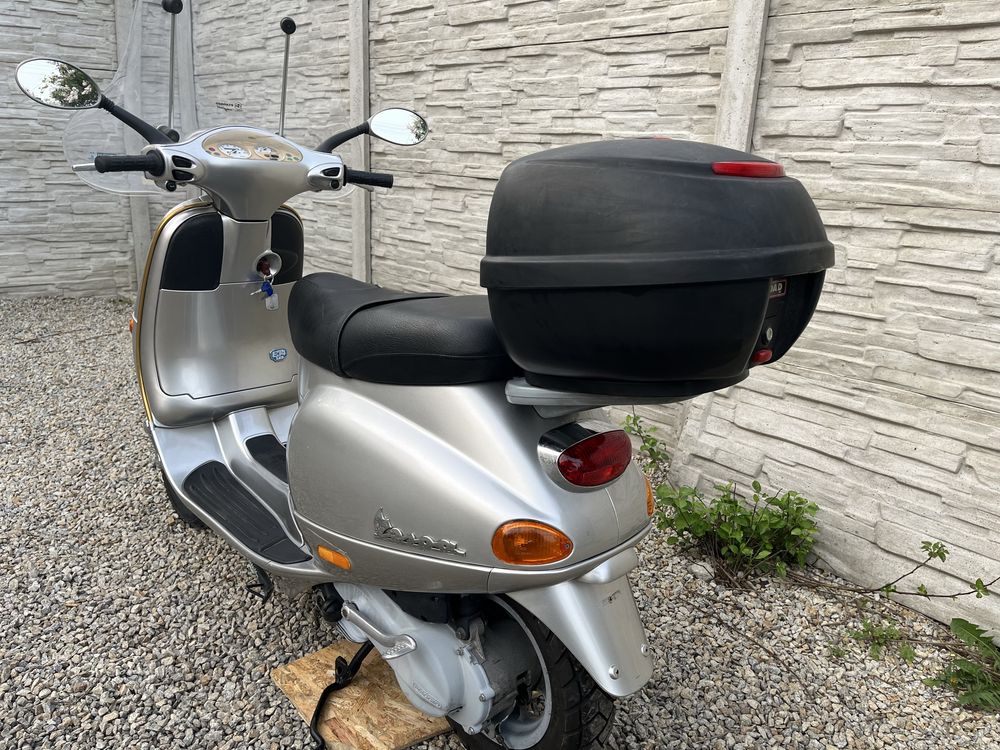 Piaggio vespa et 4