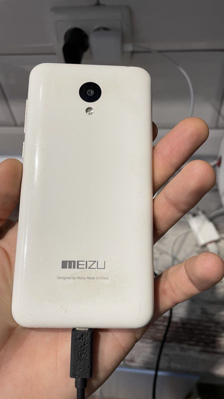 Продам 2 телефона, смартфона Meizu (m2 mini,m8)