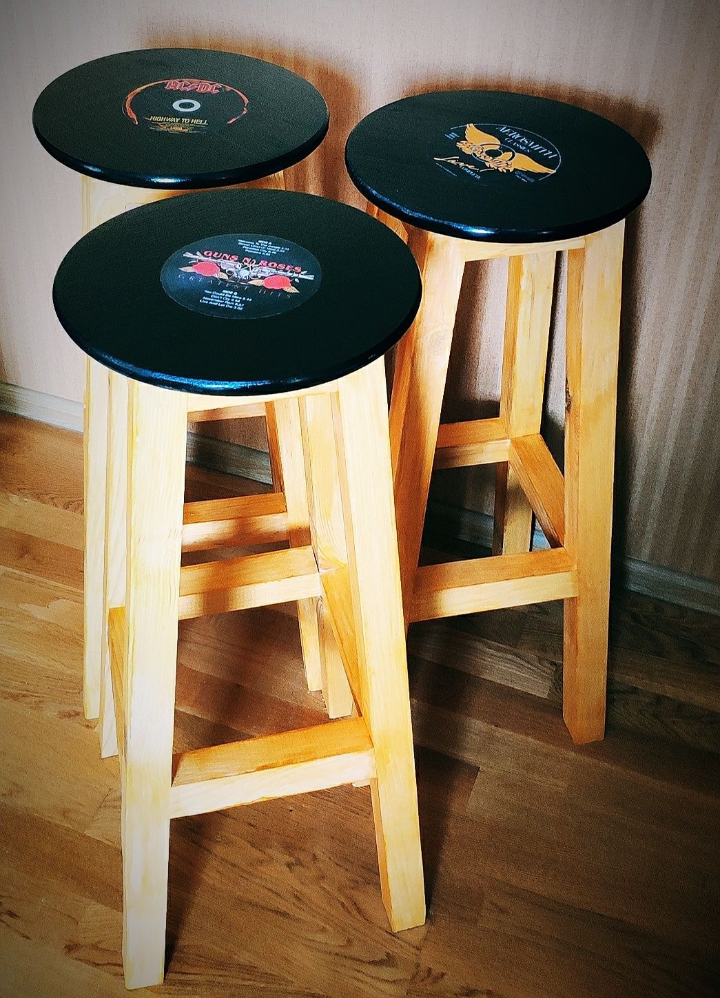 Барный табурет, стул, стилизован под виниловую пластинку