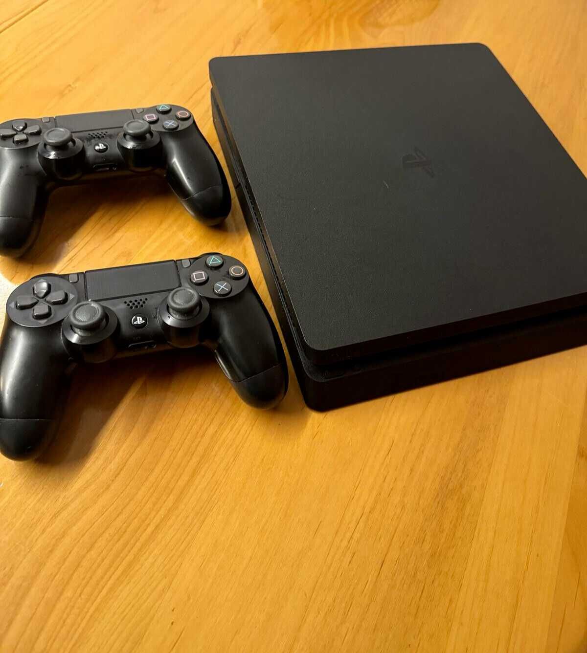 PS4 Slim 500GB. 2 Геймпада + гра