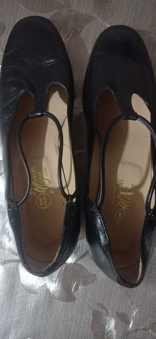 Oportunidades!  Sapatos pele Novos, tamanho 39 pequeno e outros pares