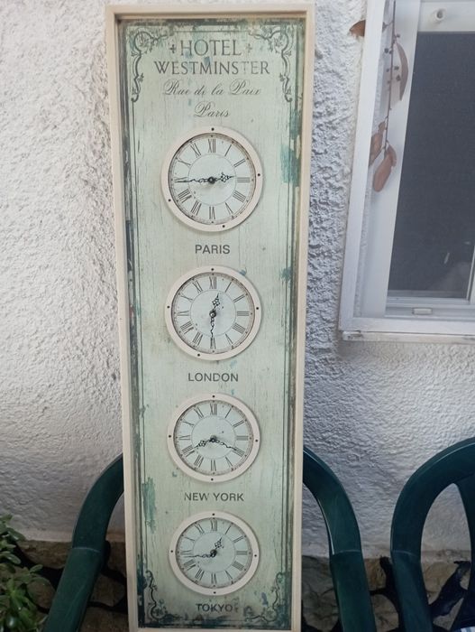 Quadro com quatro Relógios